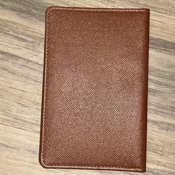 Louis Vuitton Brown Taiga Card/Photo/ID Holder - Picture 10 of 10